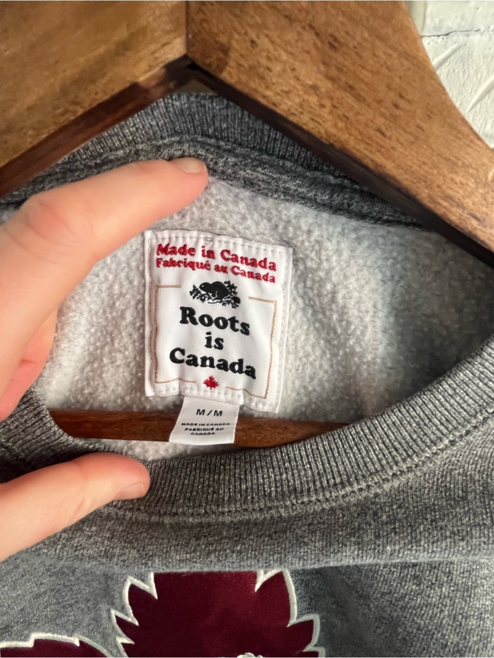 Roots Canada Crewneck Sweatshirt Grey Red Maple Leaf Made In Canada Medium - Picture 4 of 9